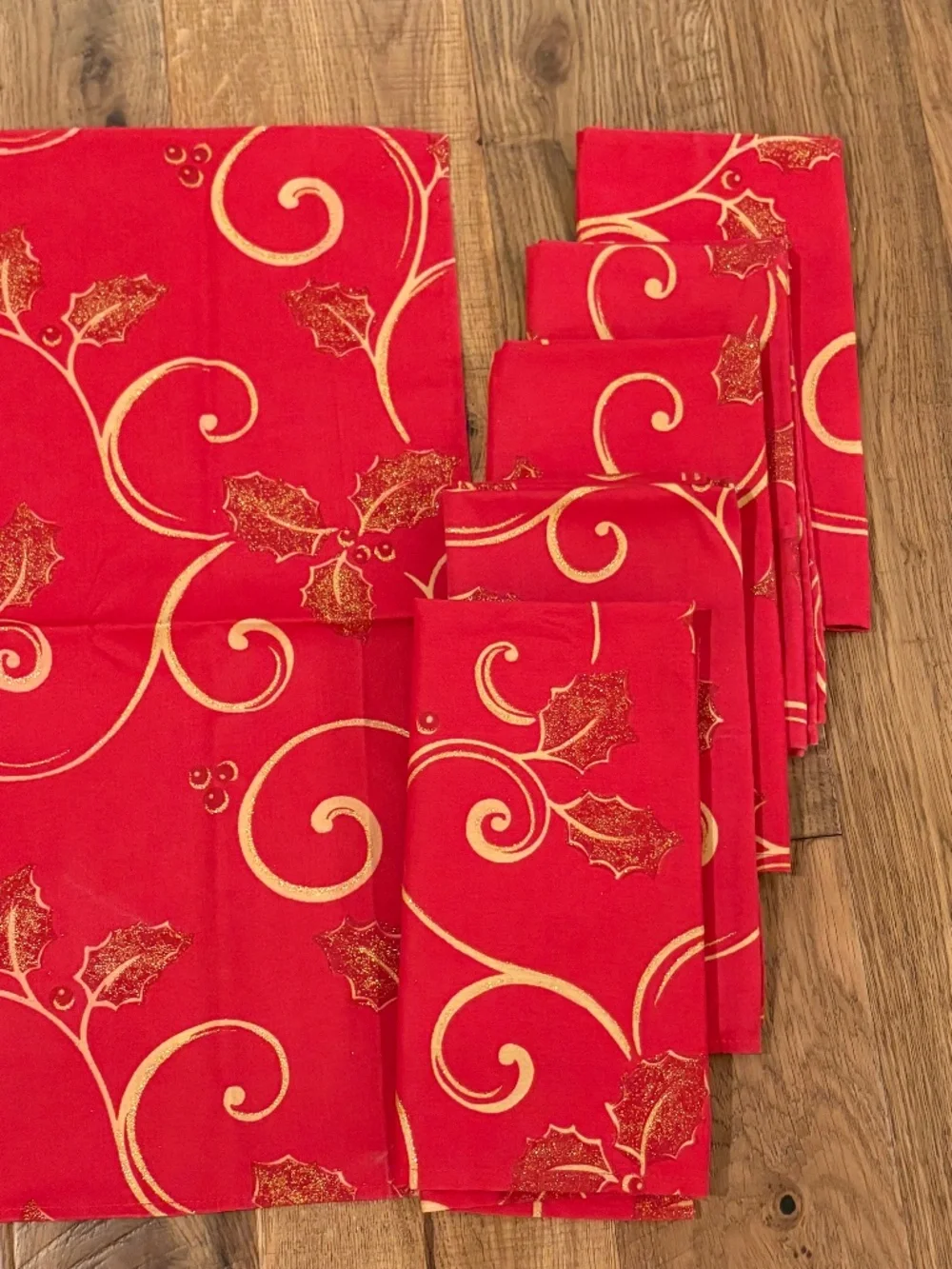 12 Red and Gold Glitter Holiday Napkins and Ne’Qwa Joy Wine Stopper
